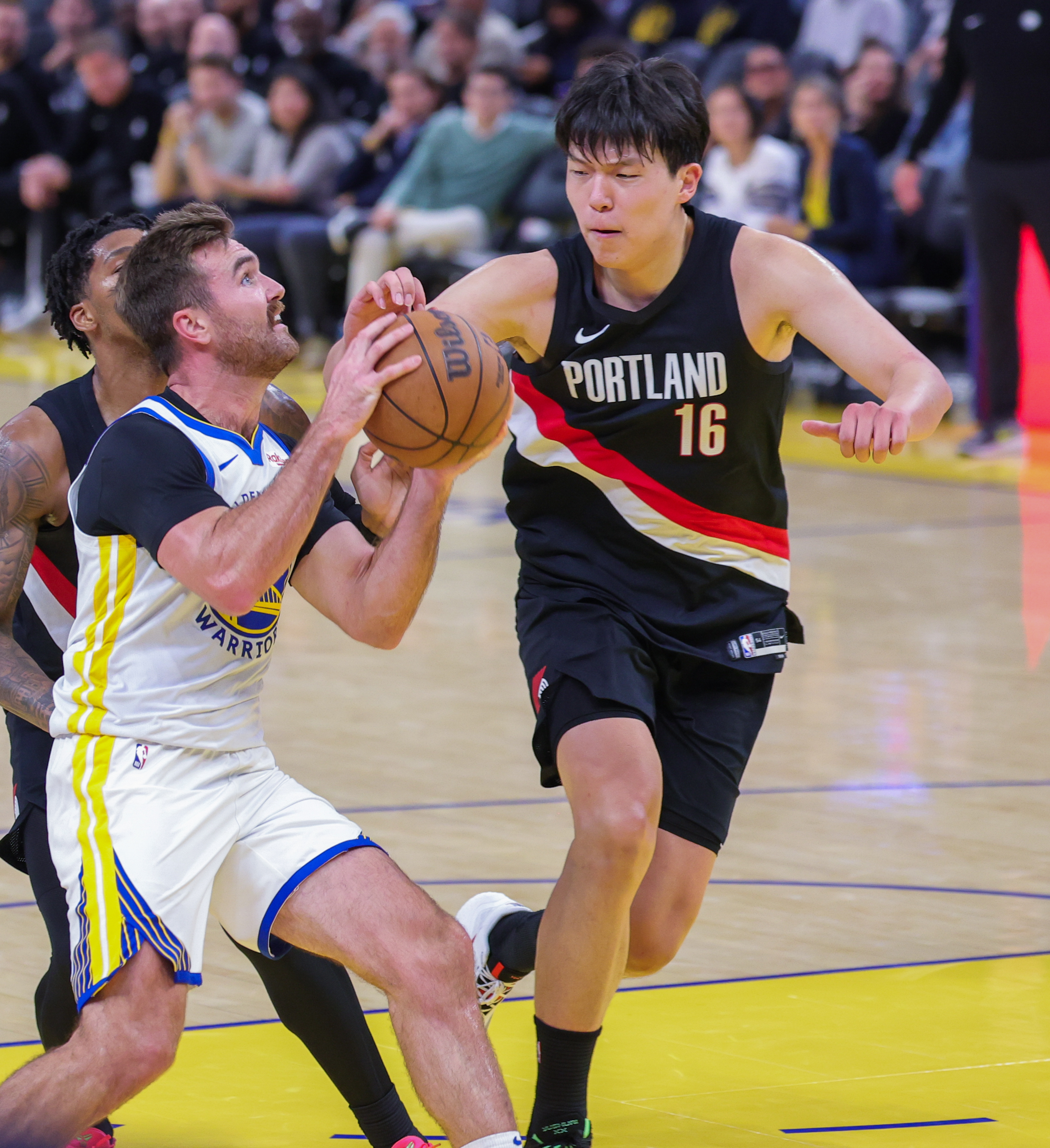 开云官网-转会期金州勇士防线松动:NBA总决赛节点到来,气氛紧张,团队化学反应显著的简单介绍