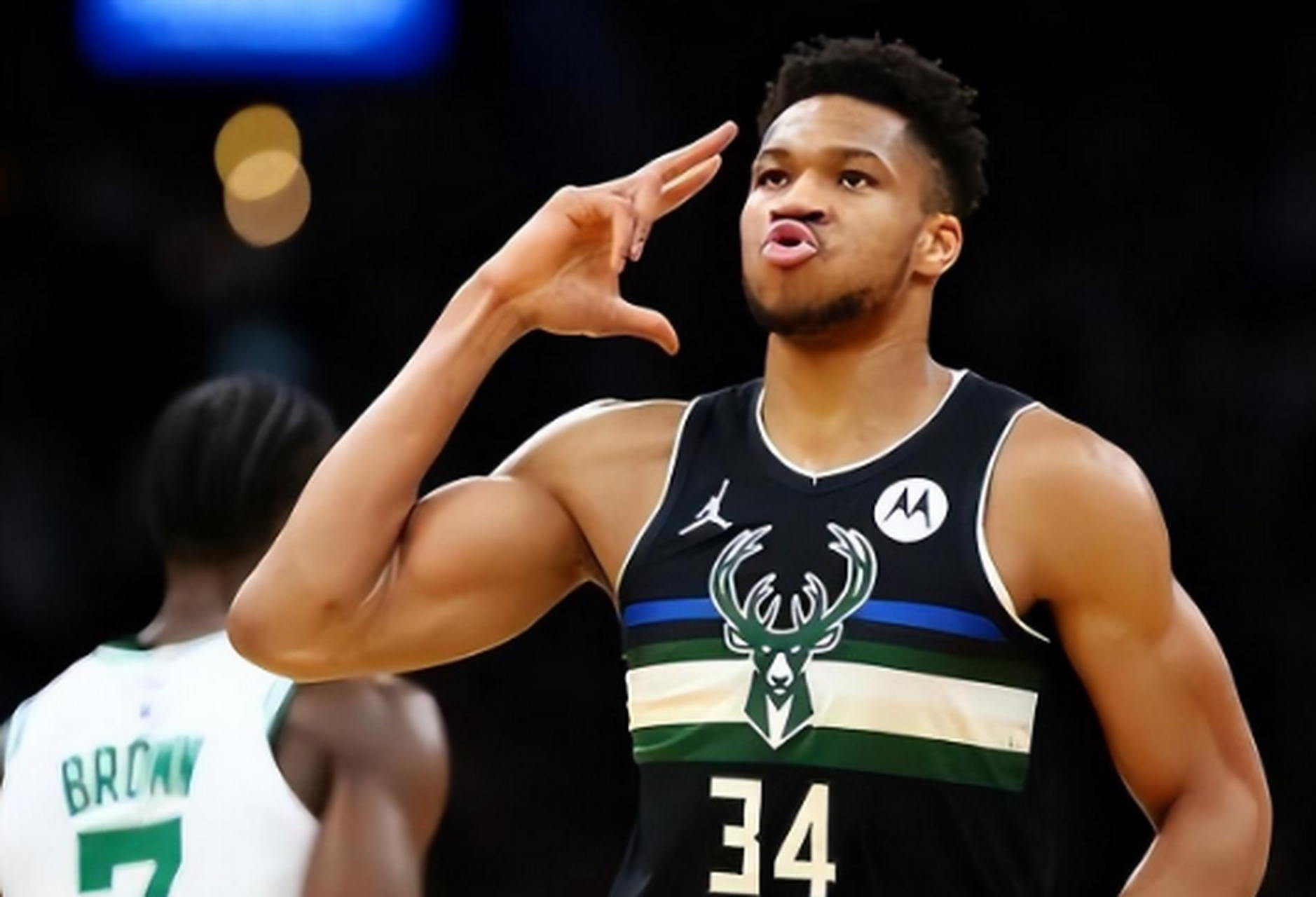 关于加时末段密尔沃基雄鹿再遭质疑：英超节点到来，震撼外界，团队化学反应显著的信息