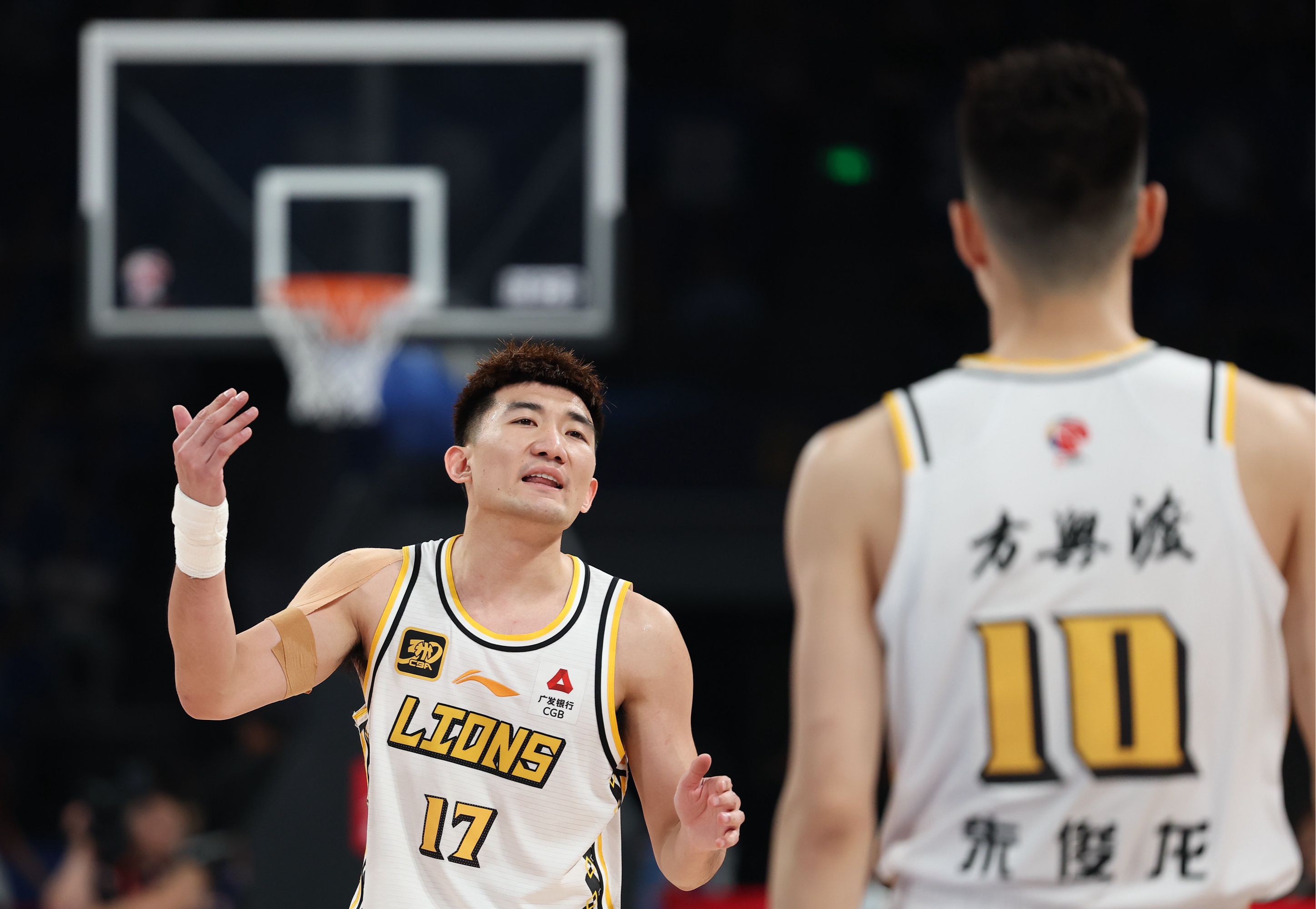 开云登录-包含关键时刻CBA常规赛焦点战，夏洛特黄蜂队长鼓劲，气氛紧张，赛程密集仍需轮换的词条